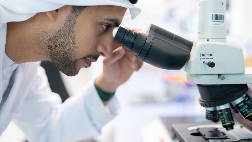 أعدها فريق بحثي دولي بقيادة جامعة محمد بن راشد للطب والعلوم الصحية ونشرت اليوم في مجلة "نيتشر ميديسن" الطبية العالمية ورقة علمية ترصد المتغيرات الوراثية للشعوب العربية ومنطقتي الشرق الأوسط وجنوب آسيا