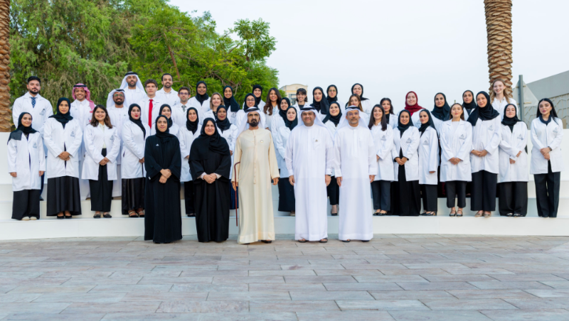 محمد بن راشد يلتقي أوائل خريجي جامعة محمد بن راشد للطب والعلوم الصحية