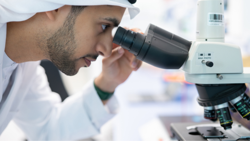 أعدها فريق بحثي دولي بقيادة جامعة محمد بن راشد للطب والعلوم الصحية ونشرت اليوم في مجلة "نيتشر ميديسن" الطبية العالمية ورقة علمية ترصد المتغيرات الوراثية للشعوب العربية ومنطقتي الشرق الأوسط وجنوب آسيا